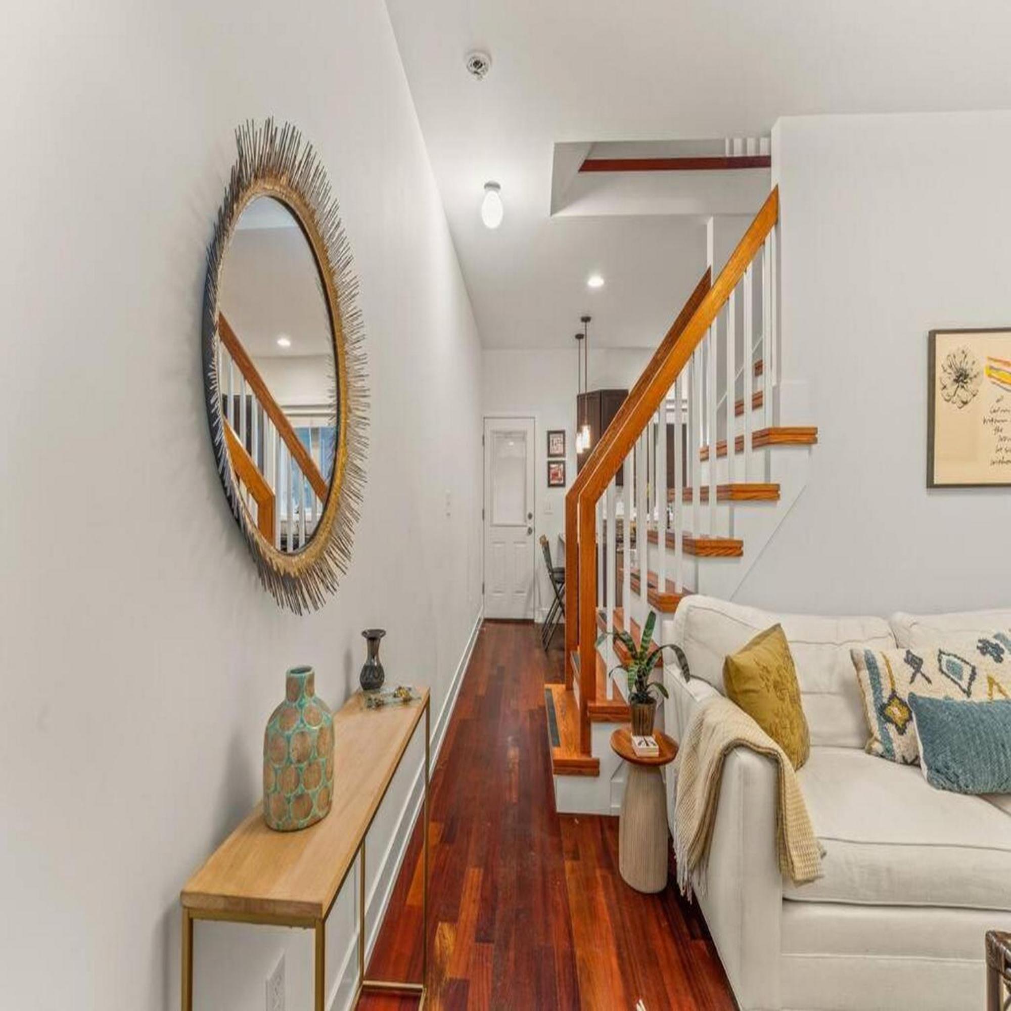Holiday home Bright & Modern With Patio
