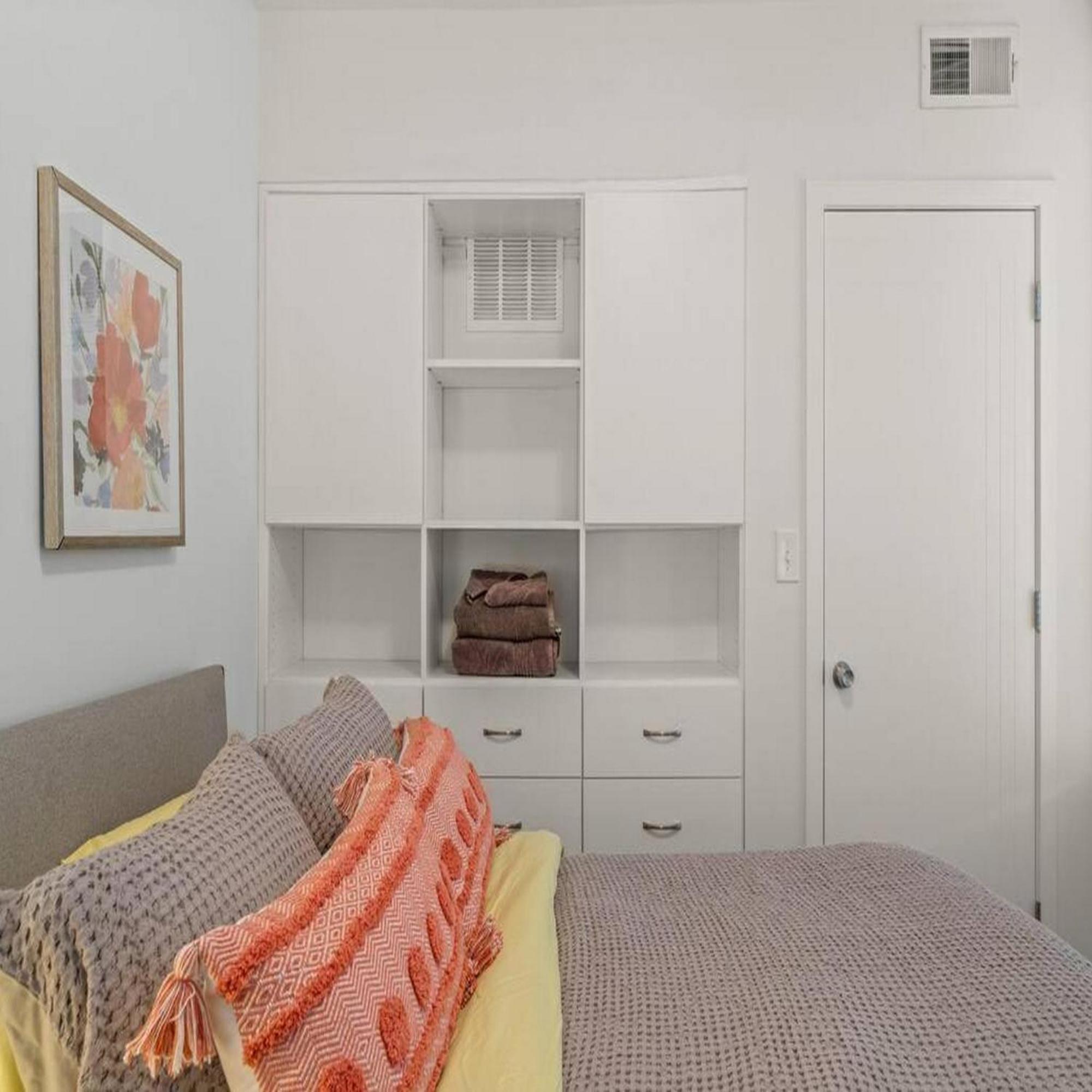 Bright & Modern With Patio Holiday home *